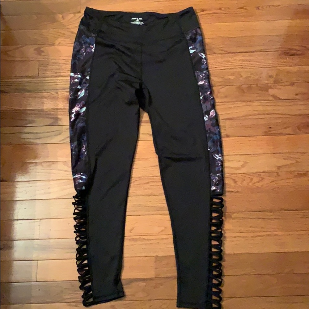 Cut Out Floral Black Leggings